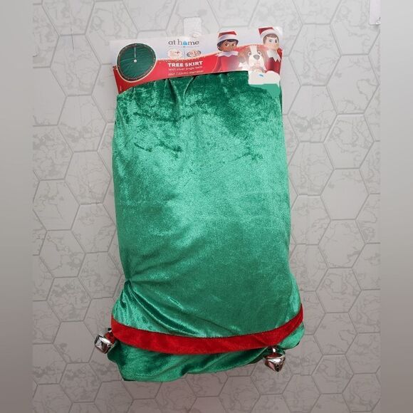 New The Elf on The Shelf Green Velour Christmas Tree Skirt, 48 in - Picture 2 of 8
